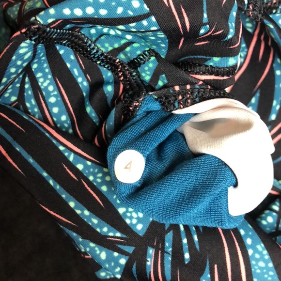 Lululemon Luxtreme Wunder Under HR Size 4 - Picture 7 of 10